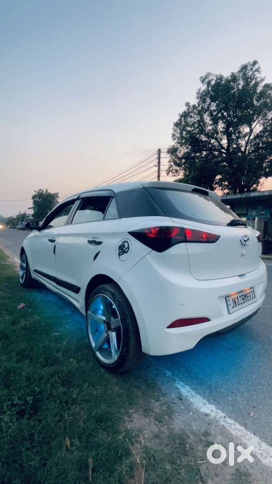 Hyundai i20 asta top model white push button start