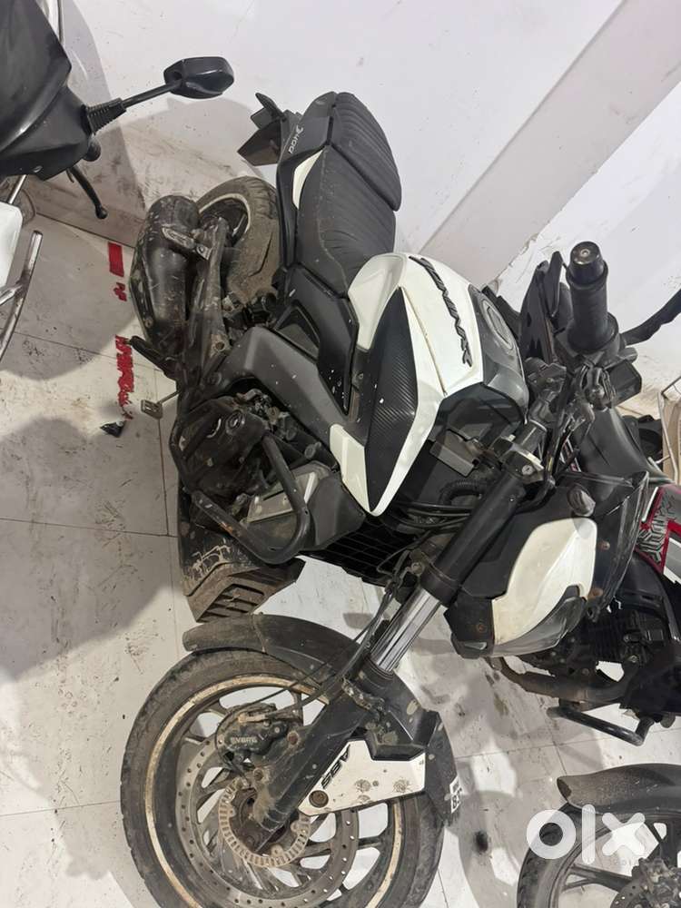 Dominar 400
