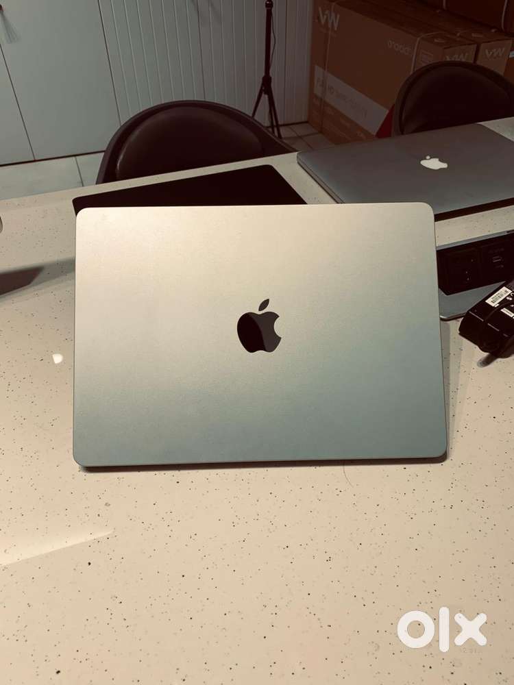 MacBook Air M4 13-inch 16GB/256GB UNDER WARRANTY JUST IN 73,500/-