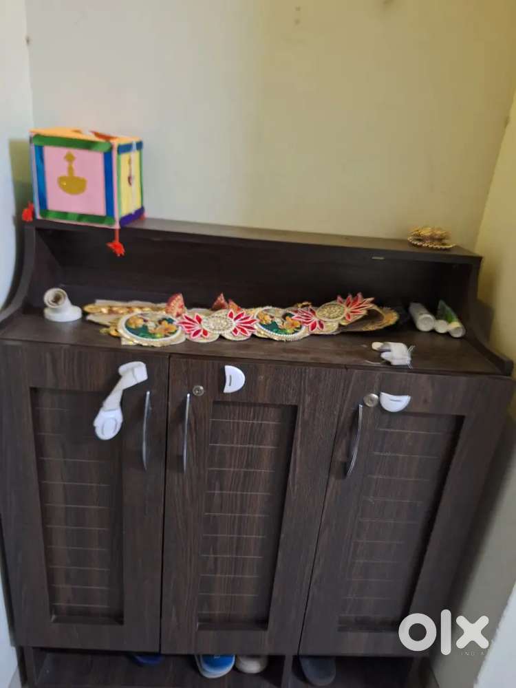 Good condition Shoe rack for sale 3ft x 3.5ft