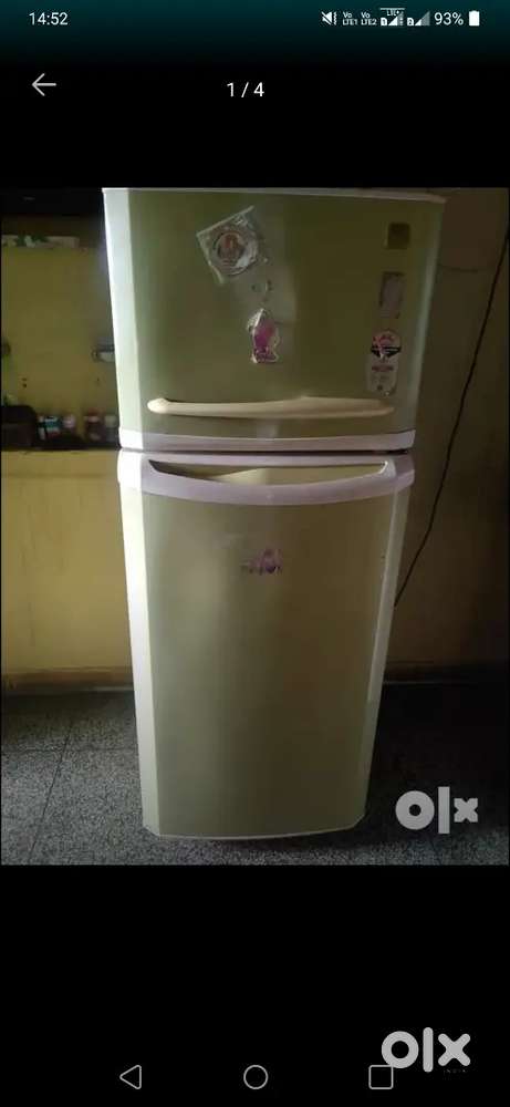 Double door refrigerator