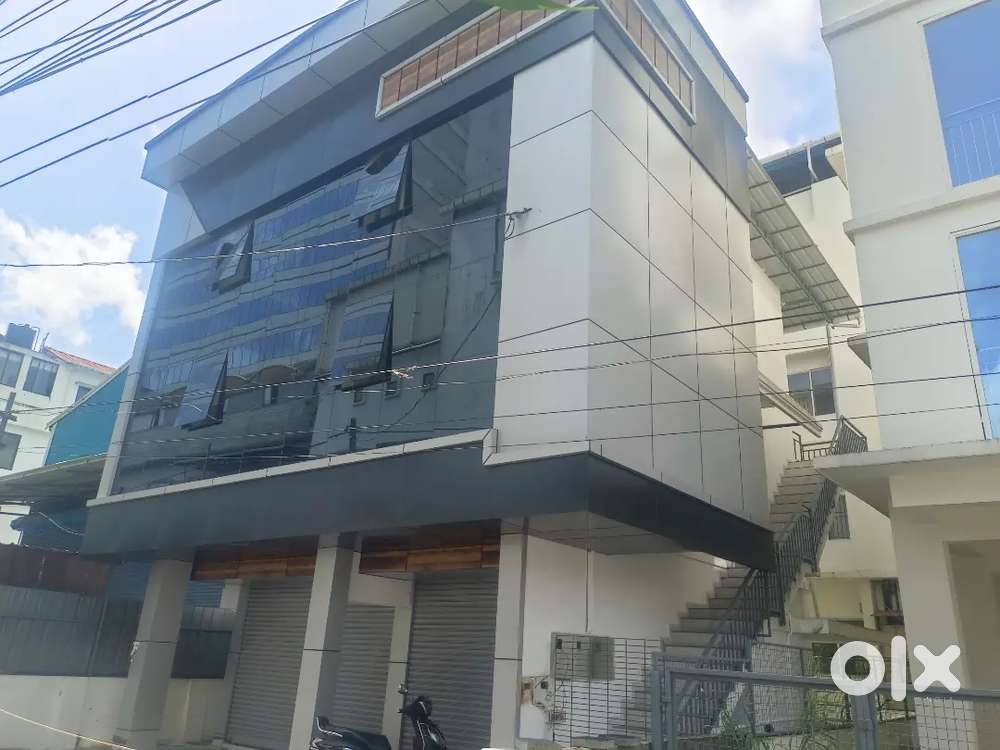 2000 sqft office space rent near vyttila bypass road near holiday inn