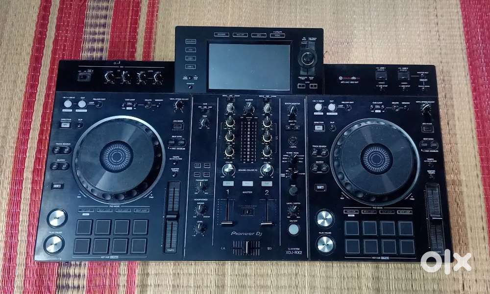 Pioneer XDJ-RX2 (DJ Console)