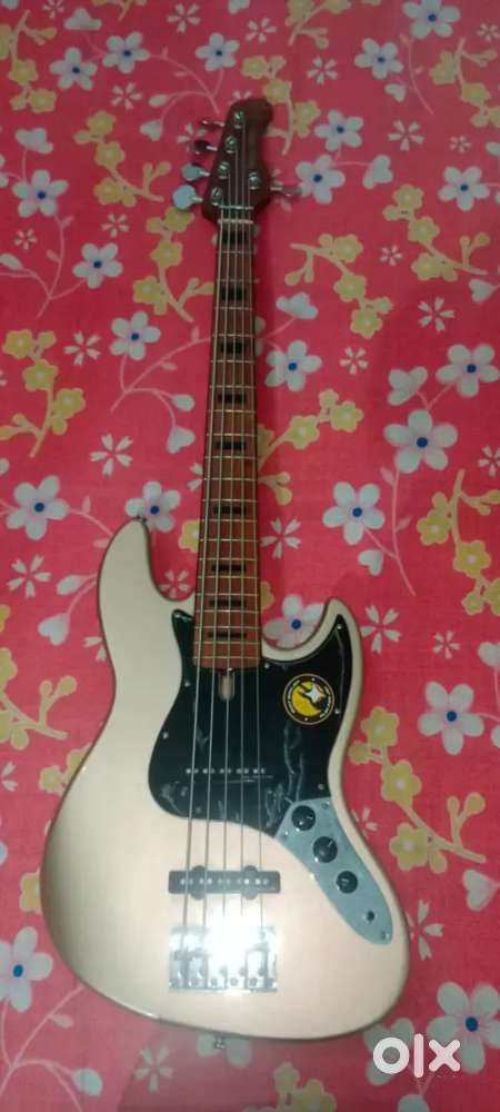 Marcus Miller V5 Electric Guitar – Premium Sound  Excellent Condition