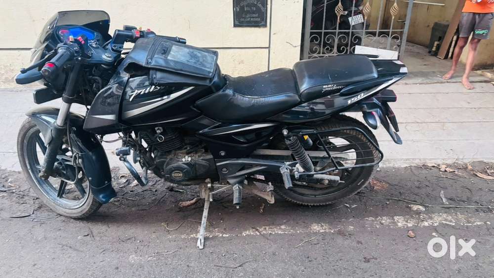 Pulser 150 Twin Disc, Split seat