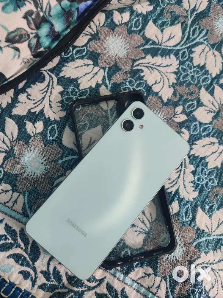 Samsung m05 green colur phone is mint condition