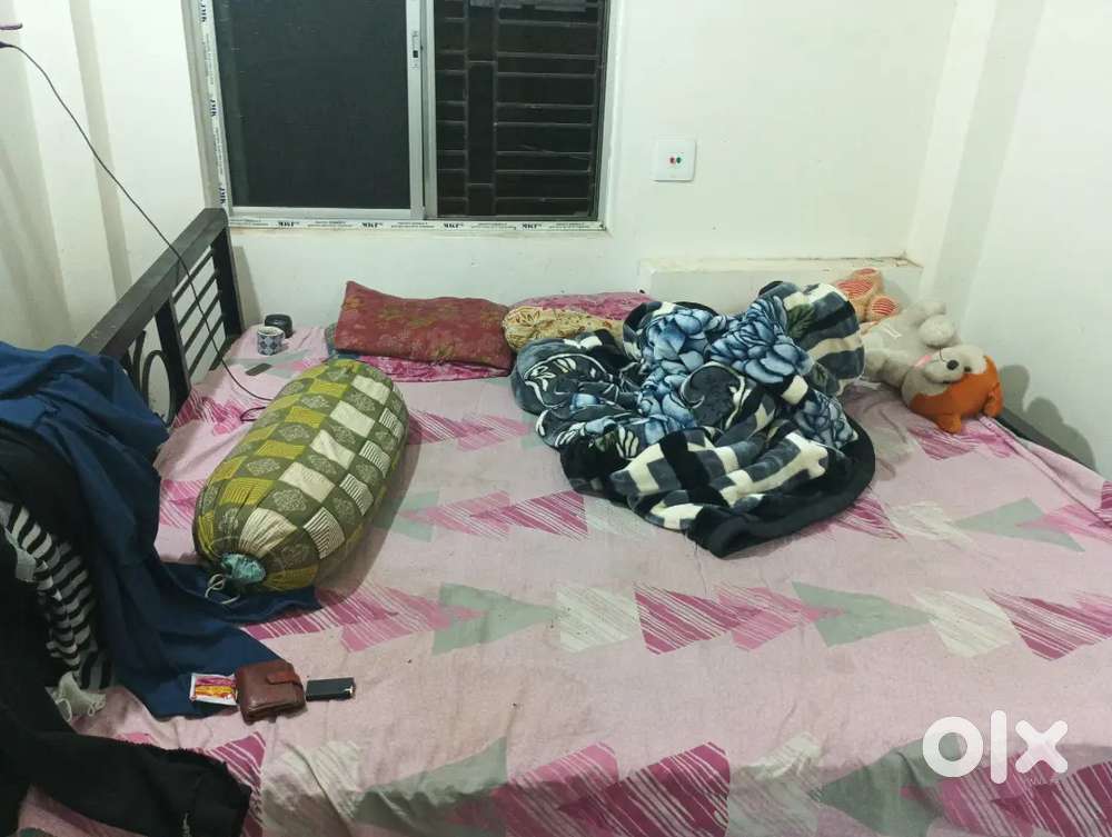 Iron king size bed with king size sadda,