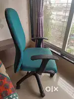 Office chair/revolving chair