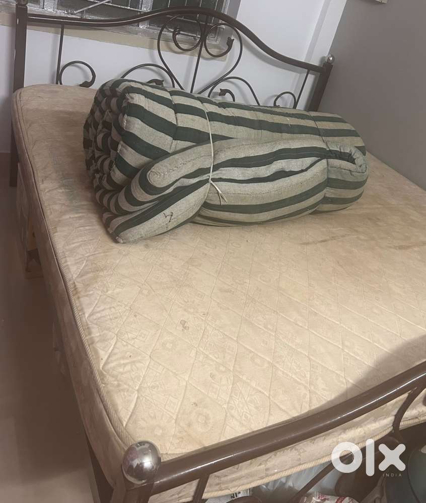 Iron bed king size & mattress & toshok