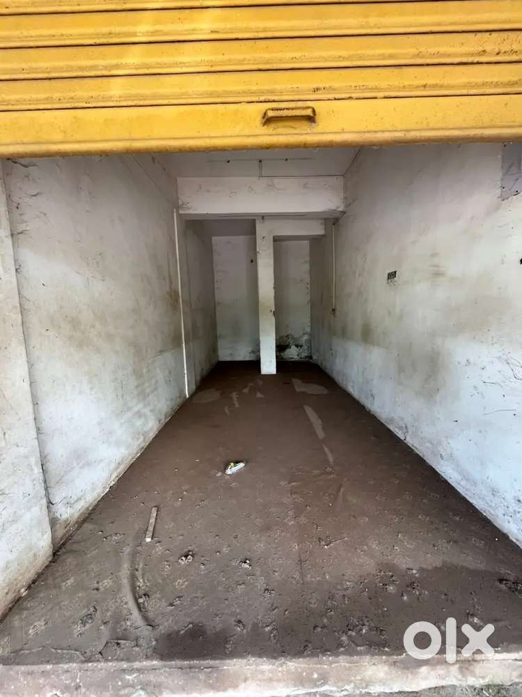 Two shops avaliable on rent for 35k