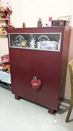 Almirah Showcase