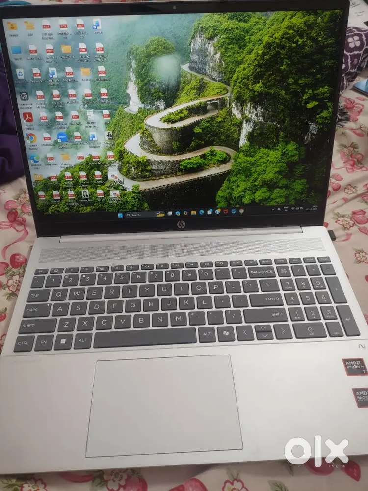 HP omnibook 5 AMD Ryzen AI 7 350 touchscreen