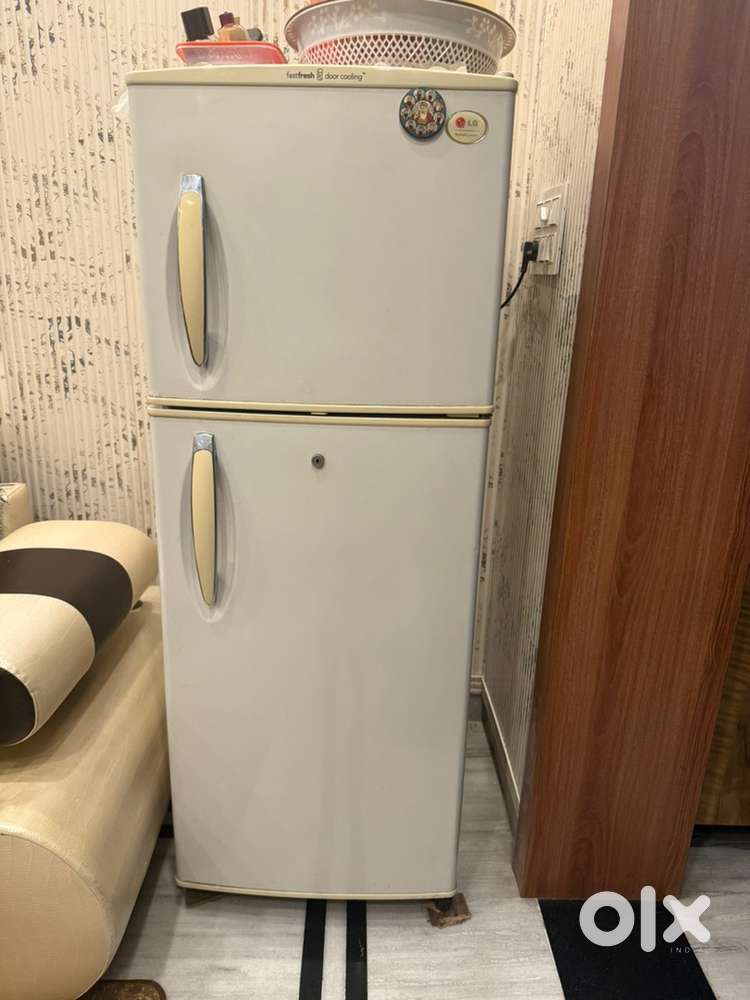 LG fridge good working condition urgent sale
