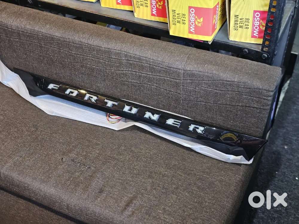 FORTUNER TYPE 2 DICKY GARNISH CHROME