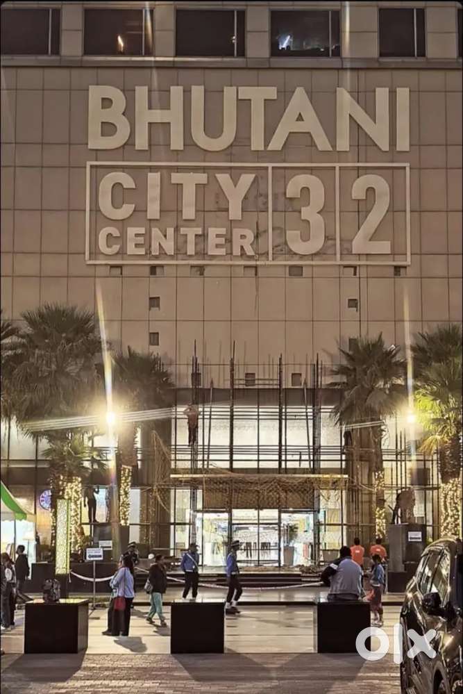 Noida  City center 32 me commerical property available