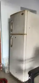 SELLING MANY ITEMS ARE HOME APPLIANCES