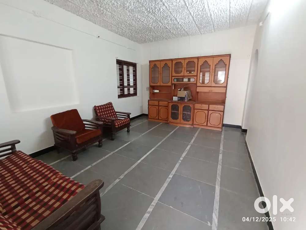 Road-Touch 1 BHK Flat - Excellent Location!