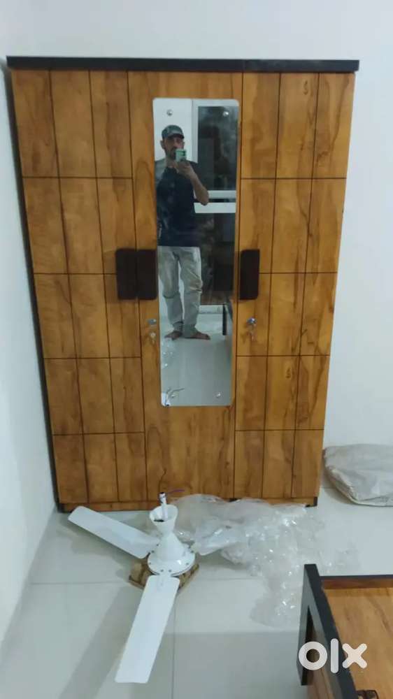 3 door wardrobe £002