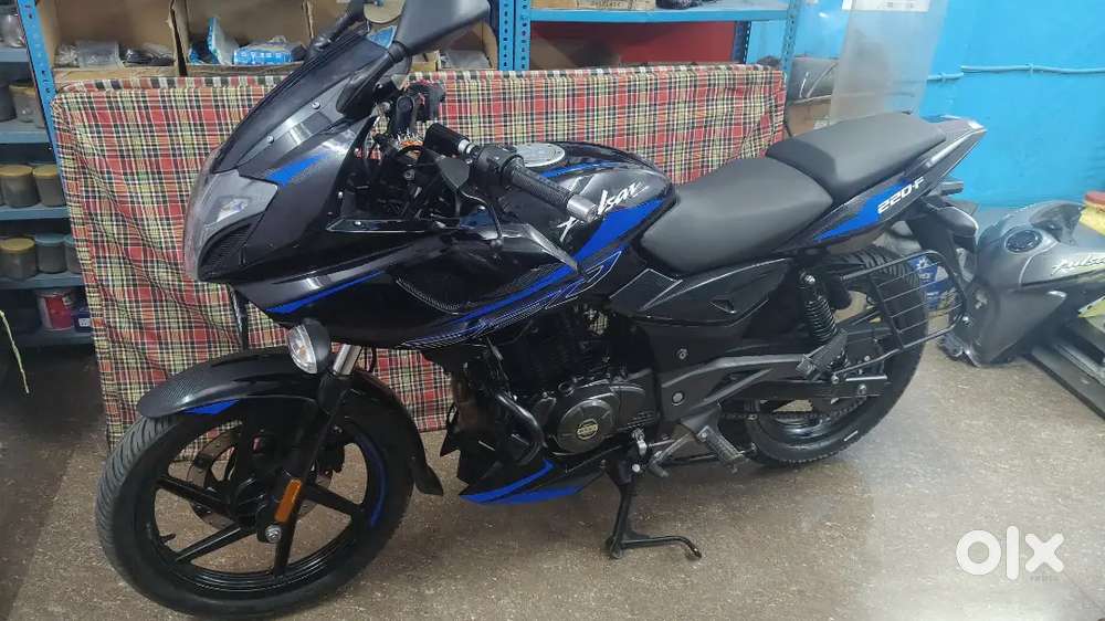 Bike pura showroom condition me hai