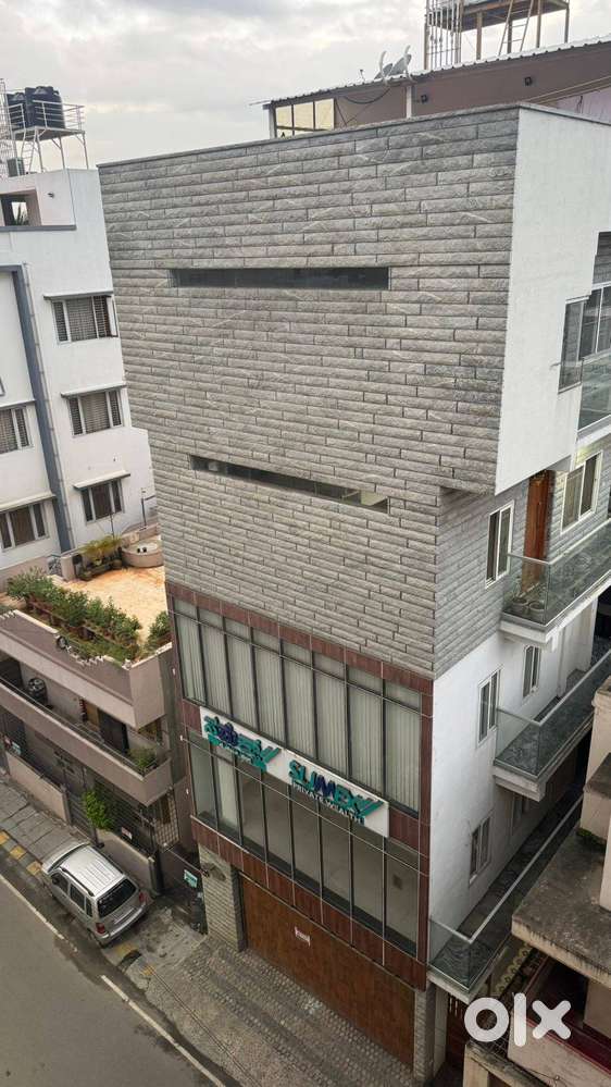 Office space close to busstop n colleges