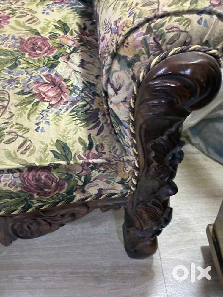 3+2 seater Sofa set - Antique style