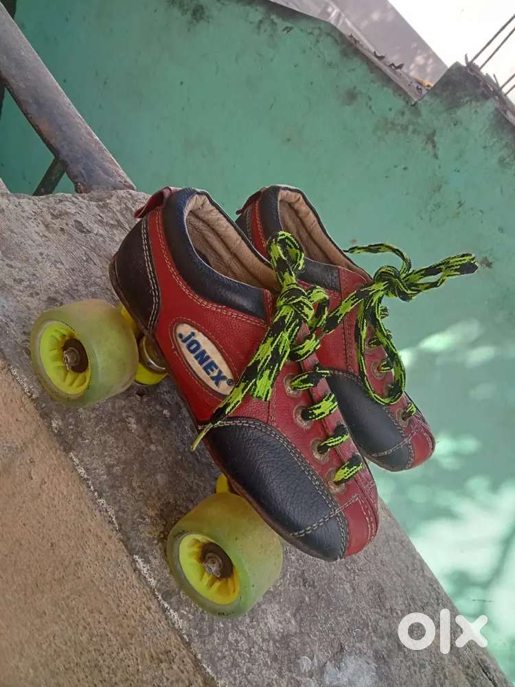 Skating shoes
