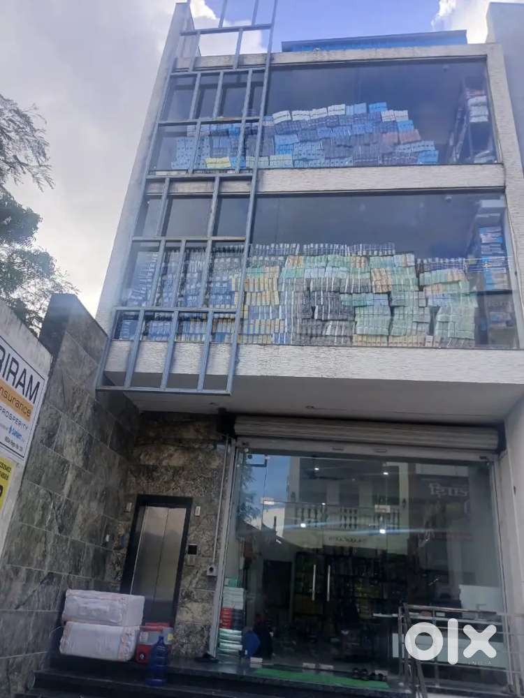 Commercial Building with 850 Sq feet*3 Floors for rental