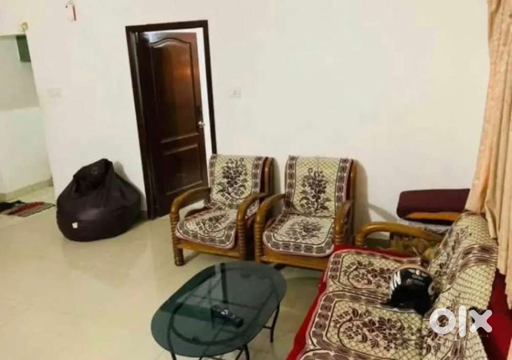Private room in 3bhk apartment