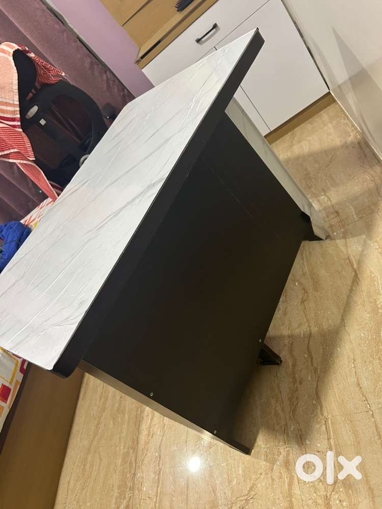 Computer table 90 by 45 cm mahalunge