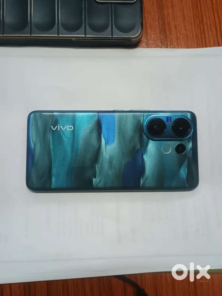 Vivo v60 15 days old 33999 only  supar mint condition 8+ 256