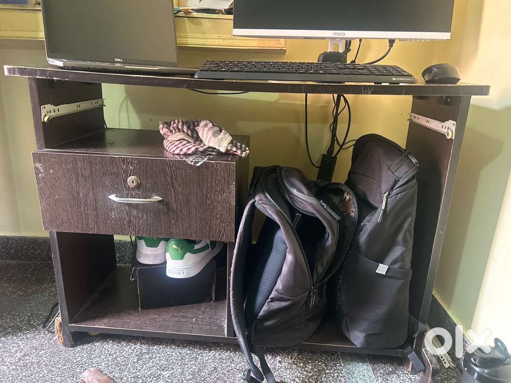 Computer table