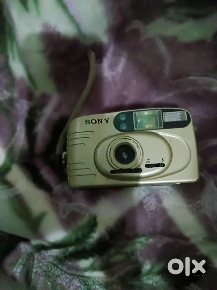 This is a old camera in show piece you can repair this camera