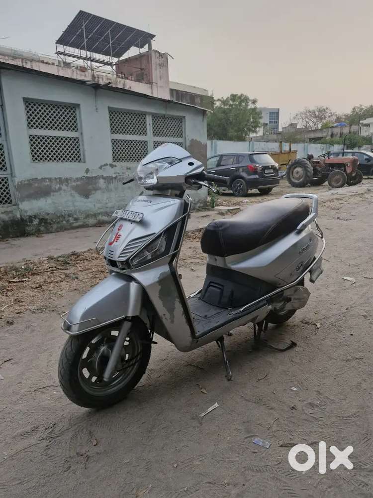 Mahindra Gusto Grey Colour