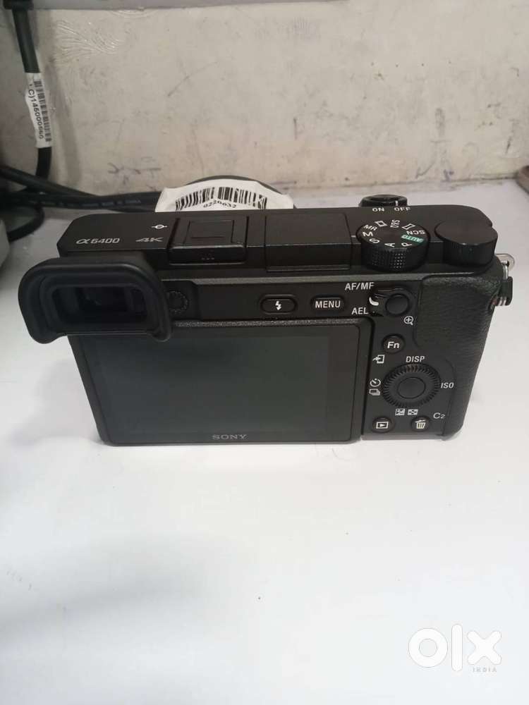 Sony A6400 - Excellent Condition (Less Use) Less Shutter counts