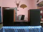 Sony amplifier F211 and Philips hique speaker . And some speaker.