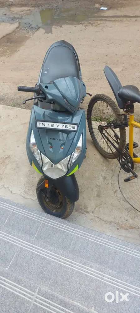 Scooty honda dio