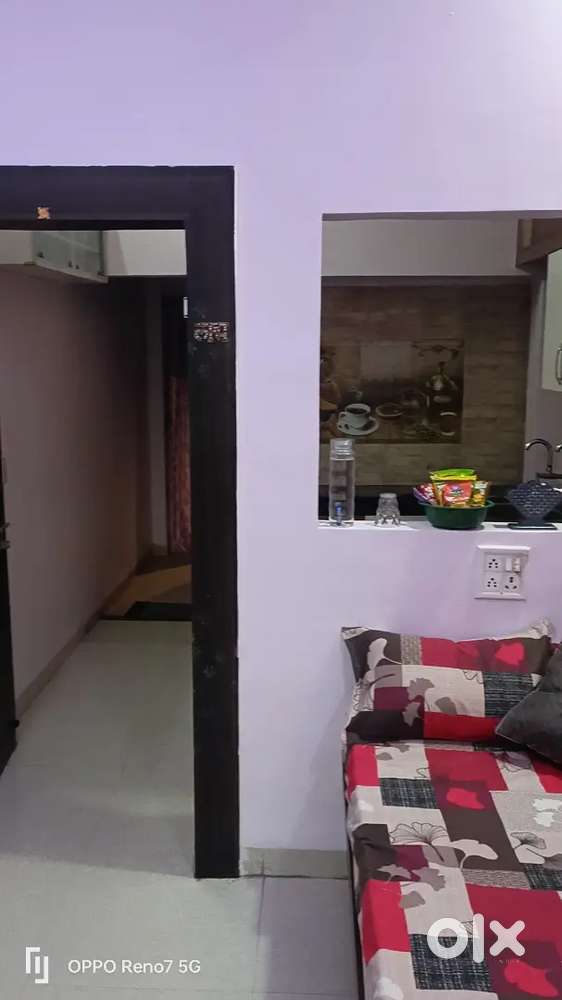 मकान किराए पर देना है फर्नीचर के साथ।