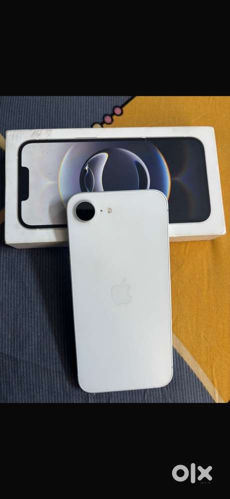 I phone 16 e 128 gb 2 month old only all acceries