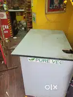 Cash counter and counter top