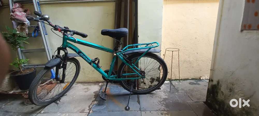 Pista green cycle, sports seat present in best condition