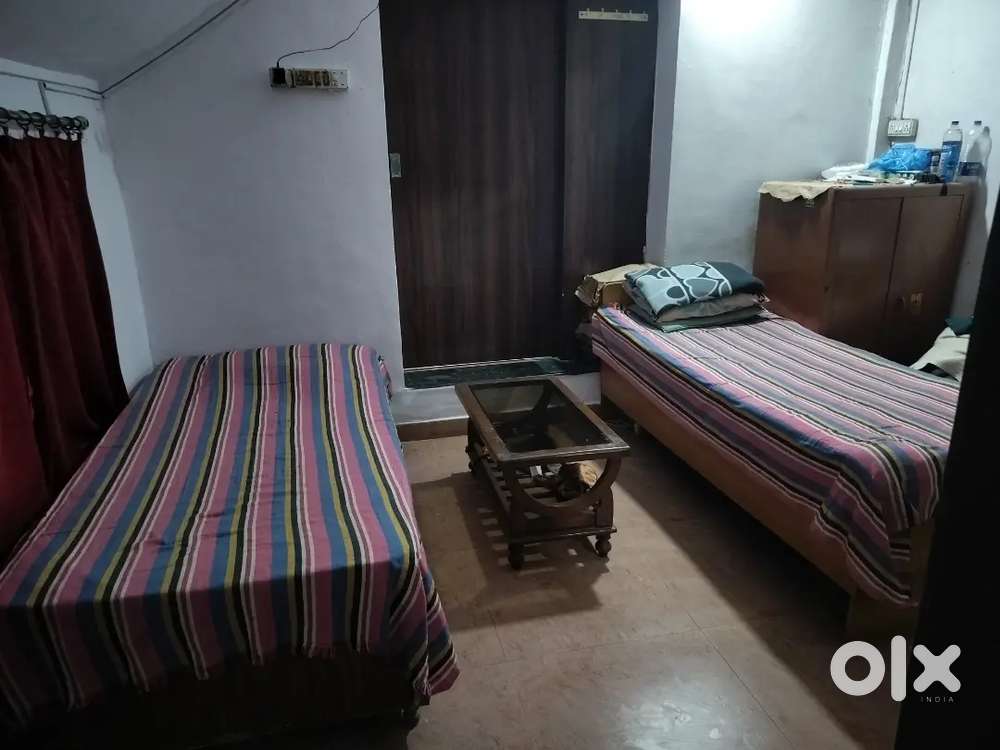 Twin-sharing  Non-AC for males in Vashi with no brokerage.