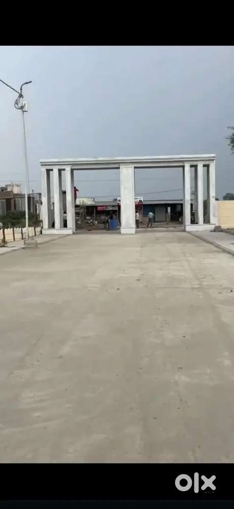 Colony 40 feet Main Road Par Plot Available