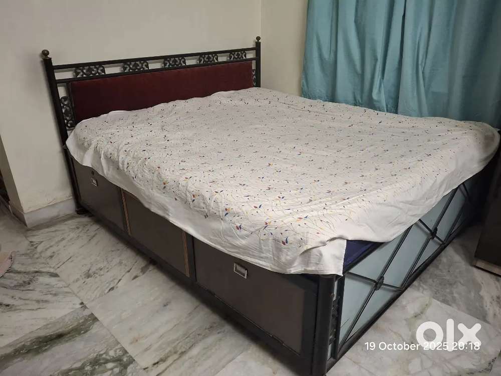 ROD IRON KING SIZE BED