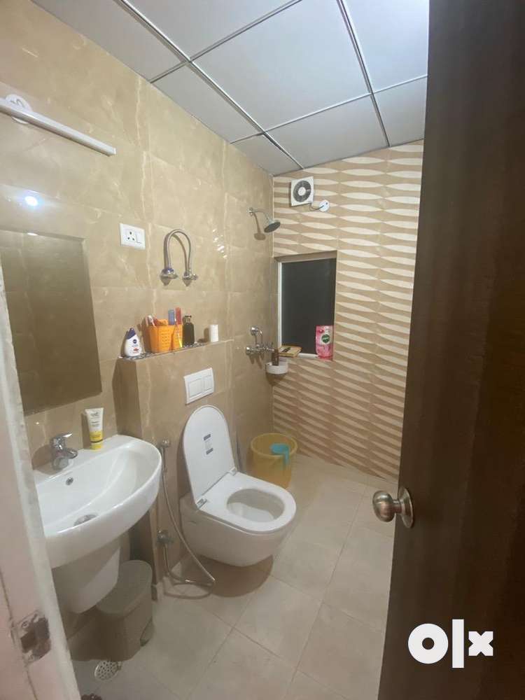 1 room with attached bathroom and balcony available for rent