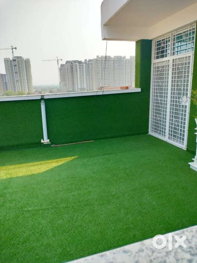 2 BHK फ्लैट के साथ छत अपनी