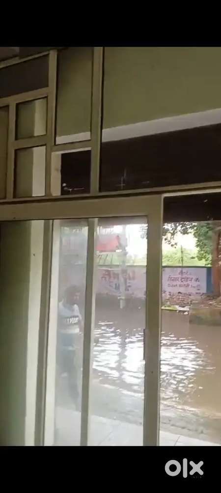 एल्युमिनियम स्लाइडिंग डबल डोर गेट 16 फुट लंबाई 8 फूट ऊंचाई