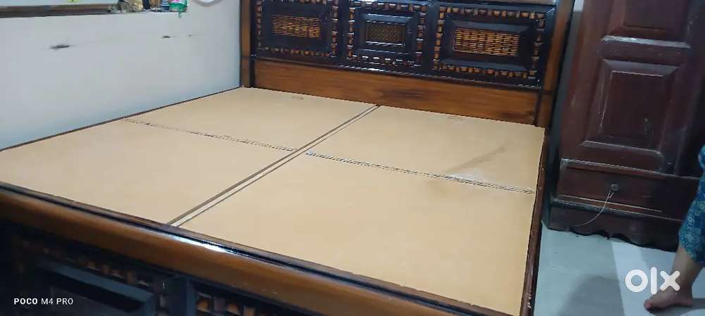 King size saguan wood box bed( only), looks like new.