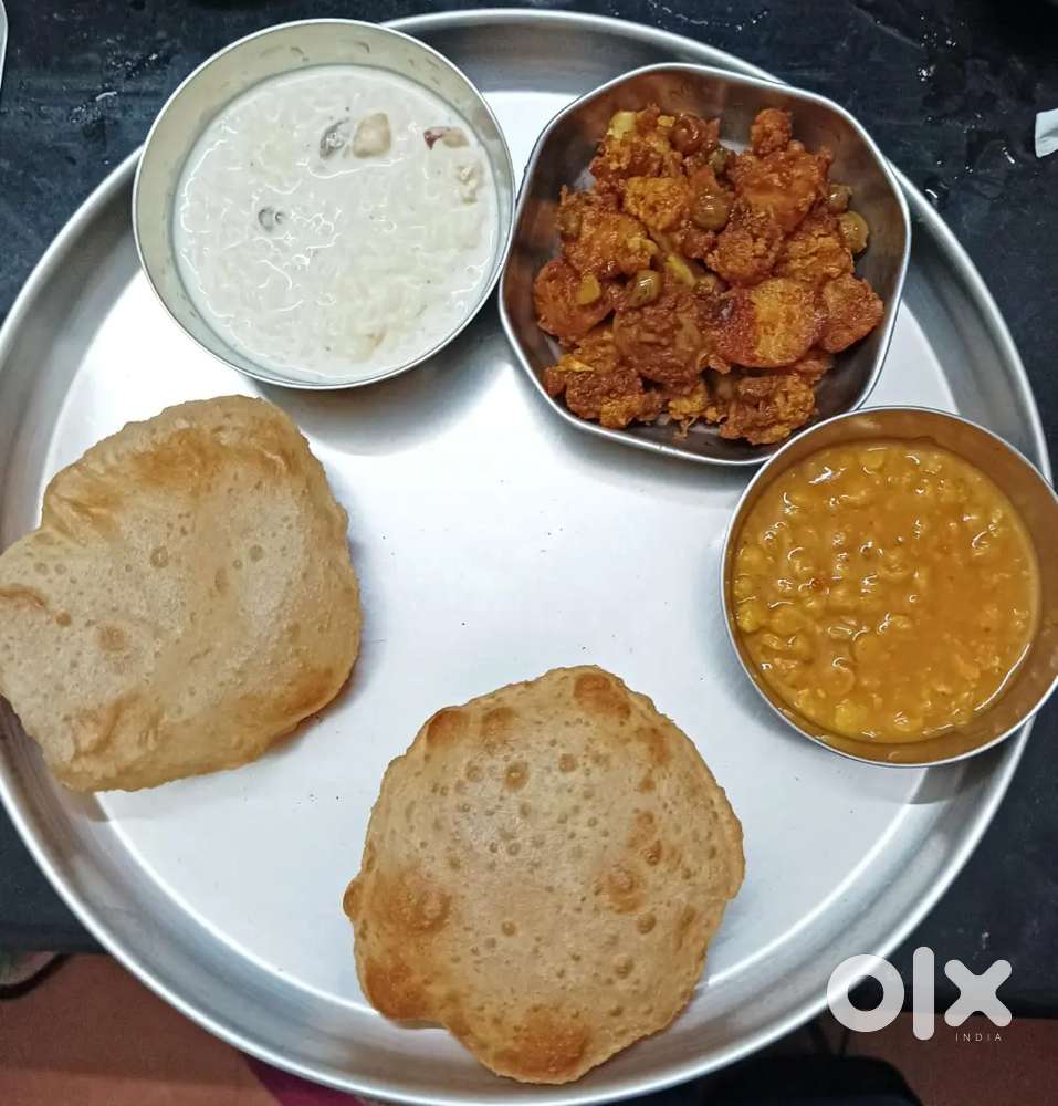 Billing and customer service in a cafe in Udupi