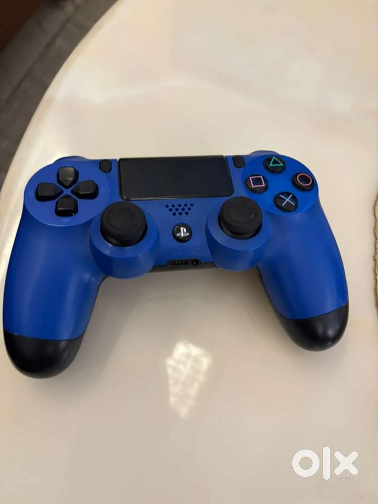 Selling scratchless PS4 controller (very less used)