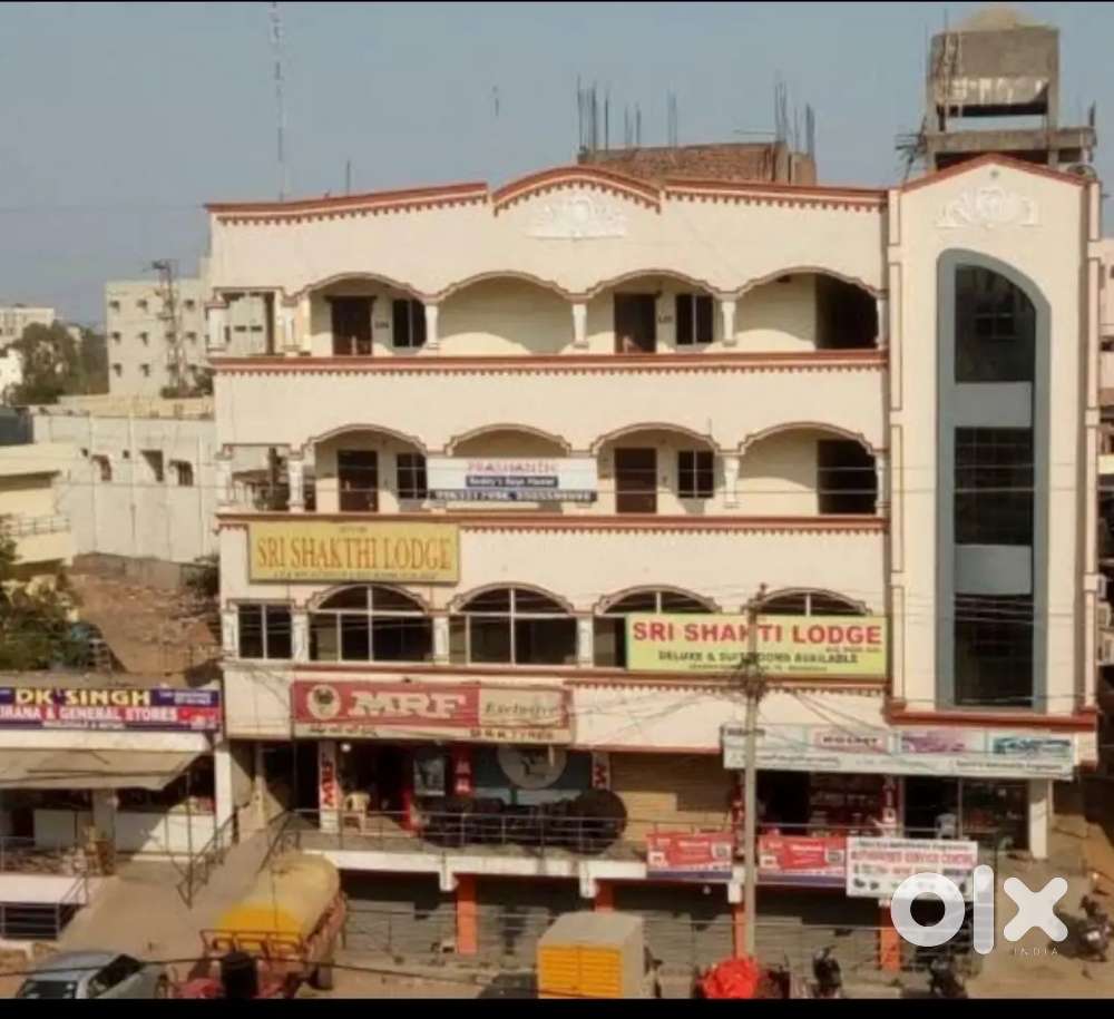 Pg hotel gandimisamma main road  100 capacity. 50 already filling